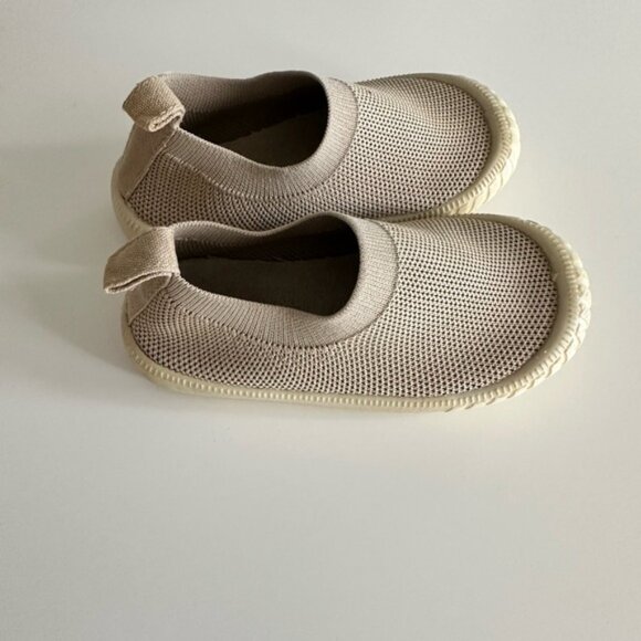 EURO BRAND SLIP ON IVORY BEIGE SNEAKER | EUC - Picture 3 of 3